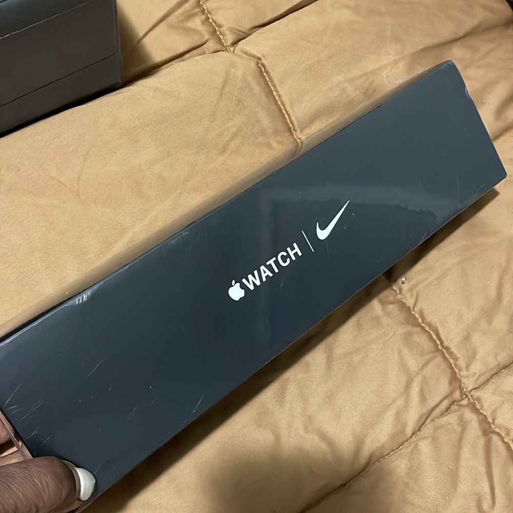 APPLE BLACK SPORT NIKE WATCH 40mm Series 5 in Space Gray Aluminum Case NEW